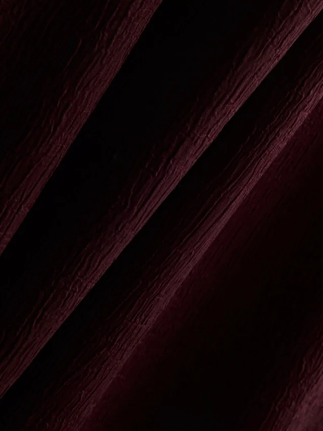 Pantalones de satén con textura y pierna recta