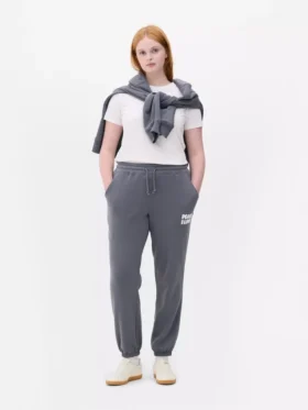 Pantalones de sudadera estampados con dobladillo