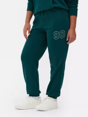Pantalones de sudadera estampados con dobladillo