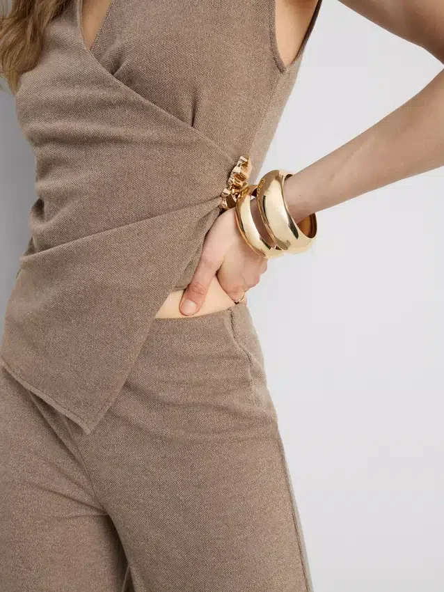Pantalones de tiro medio y pierna ancha