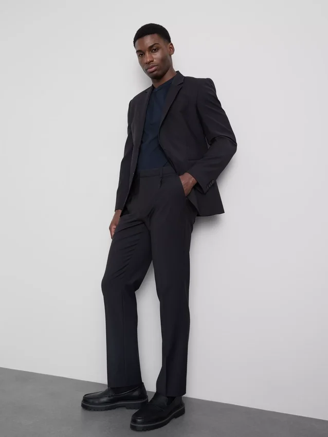 Pantalones de traje clásicos de corte regular