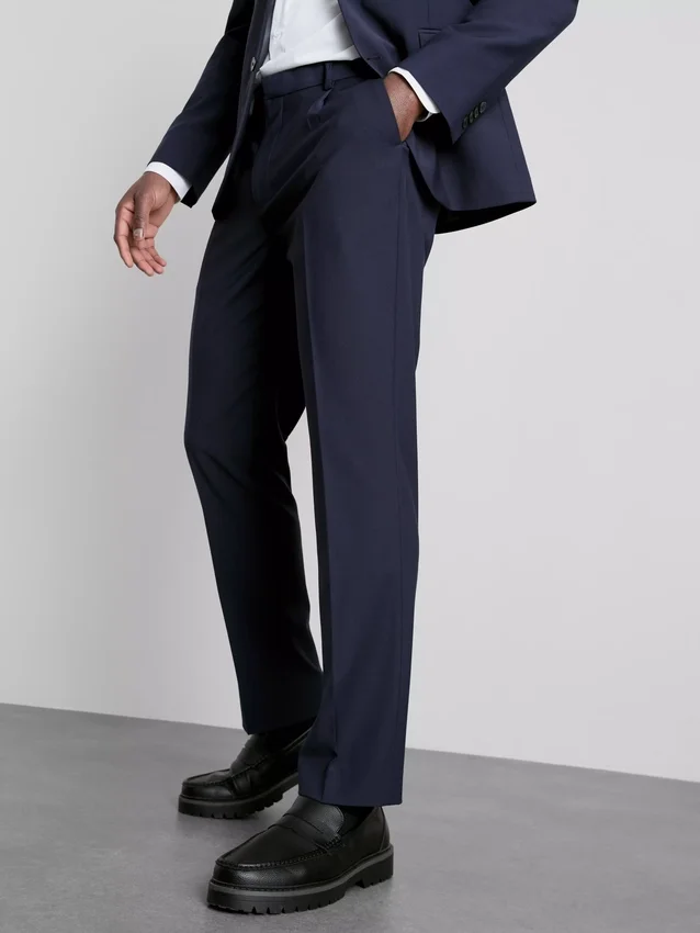 Pantalones de traje clásicos de corte regular