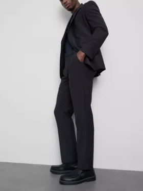 Pantalones de traje clásicos de corte regular