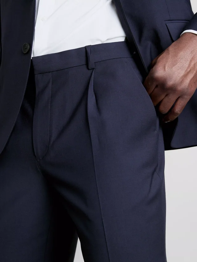 Pantalones de traje clásicos de corte regular
