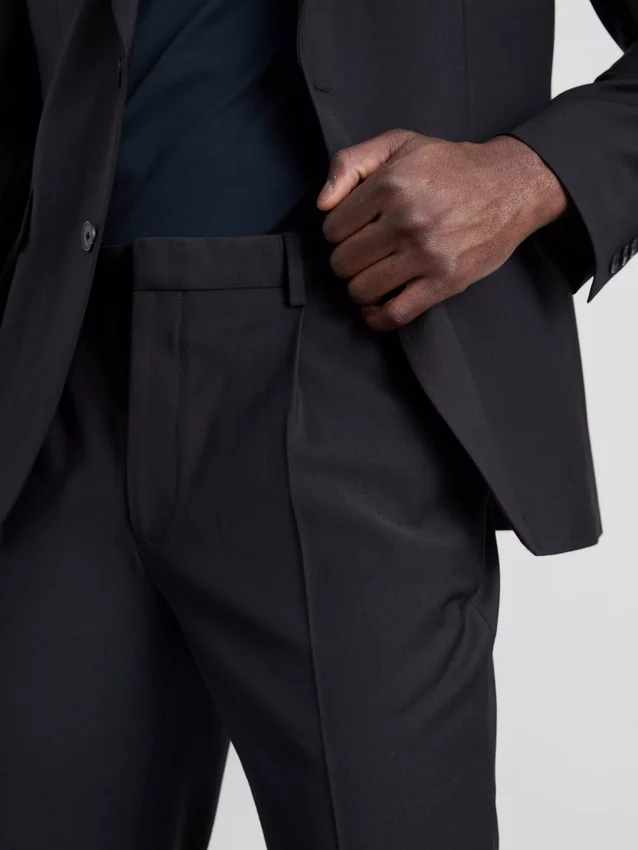 Pantalones de traje clásicos de corte regular
