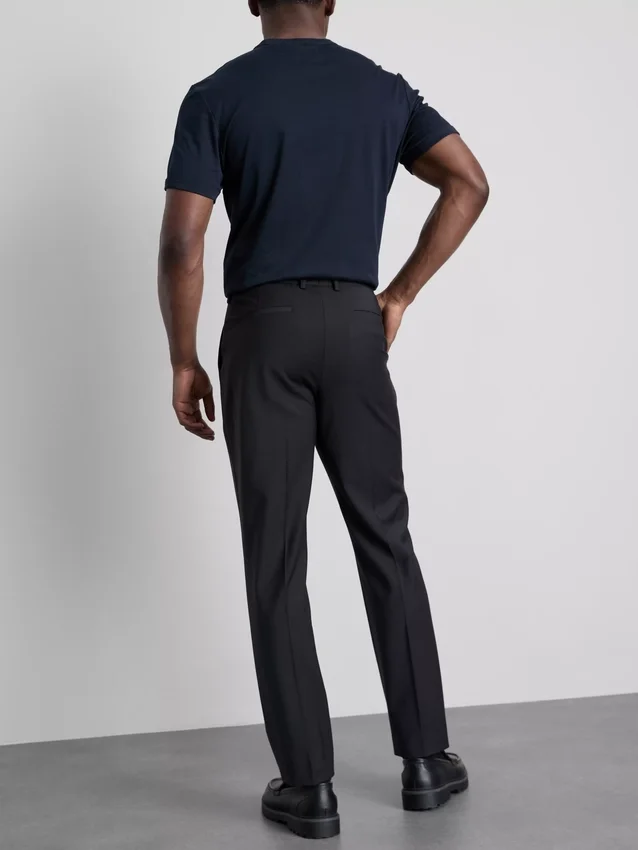 Pantalones de traje clásicos de corte regular