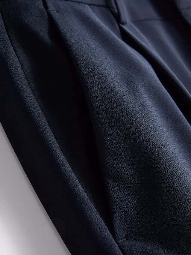 Pantalones de traje clásicos de corte regular