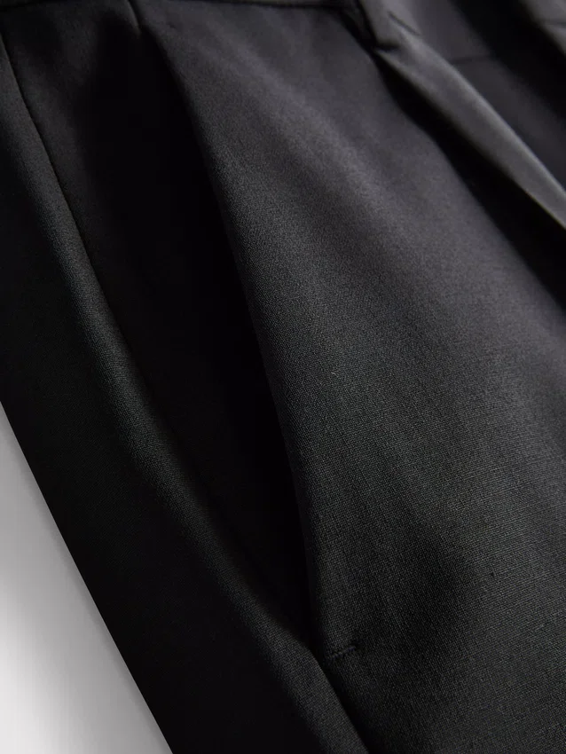 Pantalones de traje clásicos de corte regular