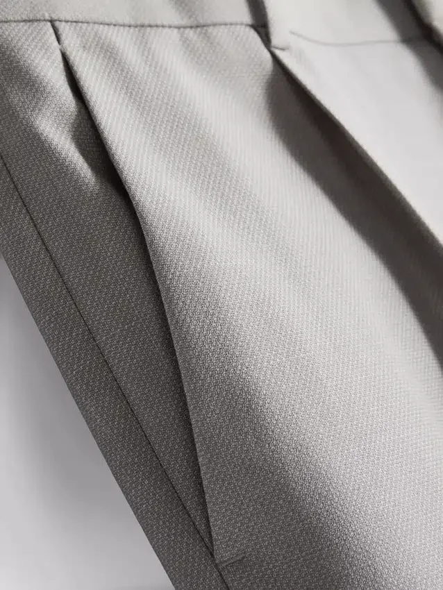 Pantalones de traje de corte ajustado con textura dobby