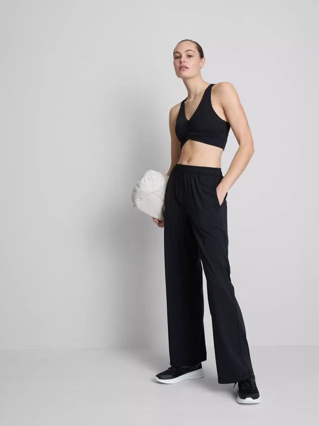 Pantalones deportivos de pierna ancha