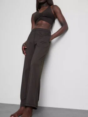 Pantalones deportivos de pierna ancha