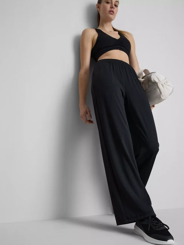 Pantalones deportivos de pierna ancha