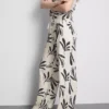 Pantalones estampados de pierna ancha