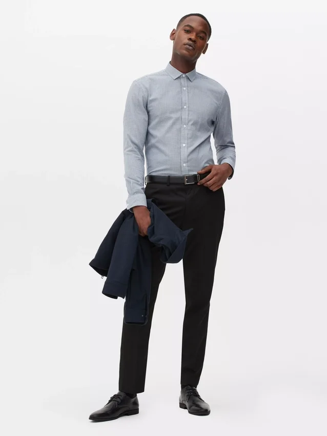 Pantalones formales de sarga de corte ajustado
