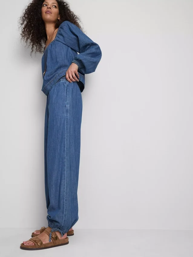 Pantalones harem de denim con alto contenido de algodón de Paula Echevarría