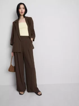 Pantalones holgados con textura y talle medio