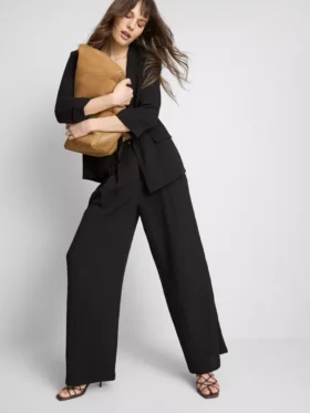 Pantalones holgados con textura y talle medio