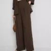 Pantalones holgados con textura y talle medio