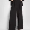 Pantalones holgados con textura y talle medio