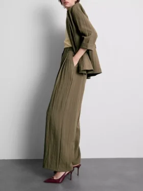 Pantalones holgados con textura y talle medio