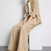 Pantalones holgados con textura y talle medio
