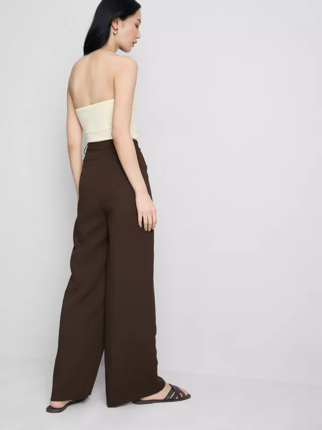 Pantalones holgados con textura y talle medio