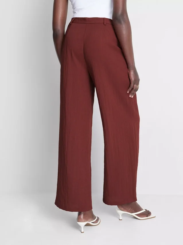 Pantalones holgados con textura y talle medio