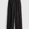 Pantalones holgados con textura y talle medio