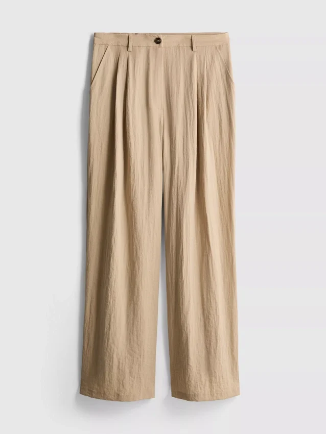 Pantalones holgados con textura y talle medio