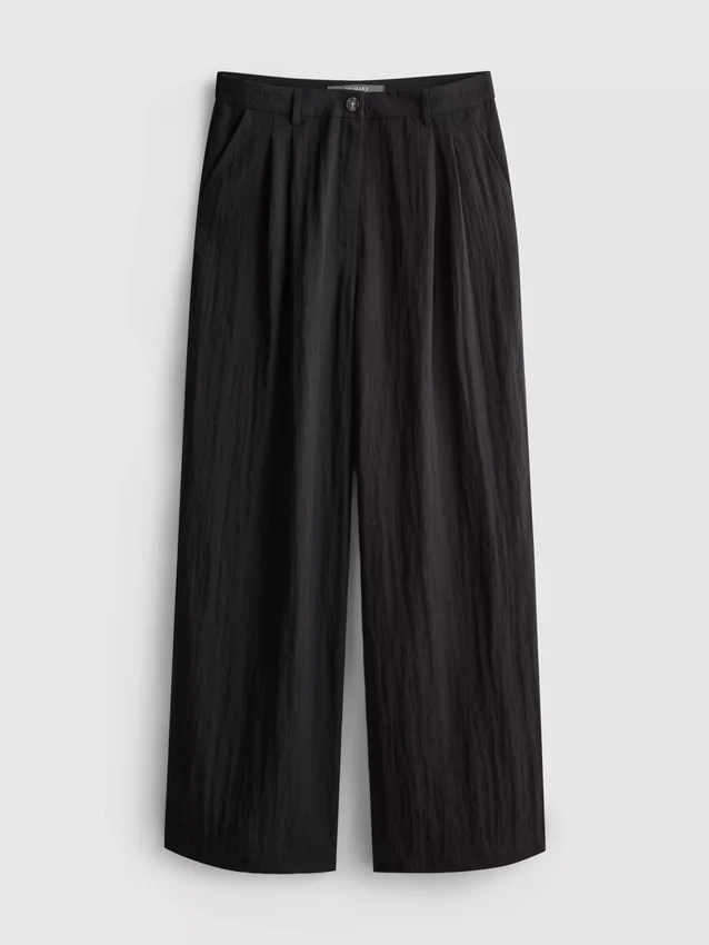 Pantalones holgados con textura y talle medio