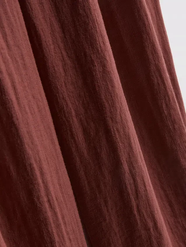 Pantalones holgados con textura y talle medio