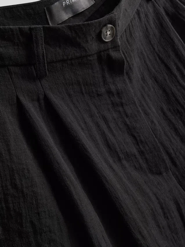 Pantalones holgados con textura y talle medio
