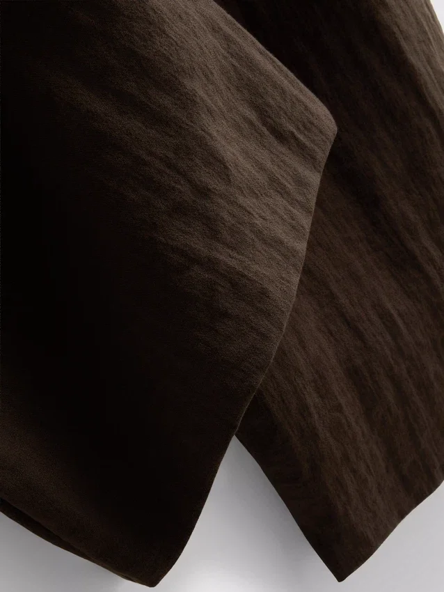 Pantalones holgados con textura y talle medio