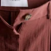 Pantalones holgados con textura y talle medio