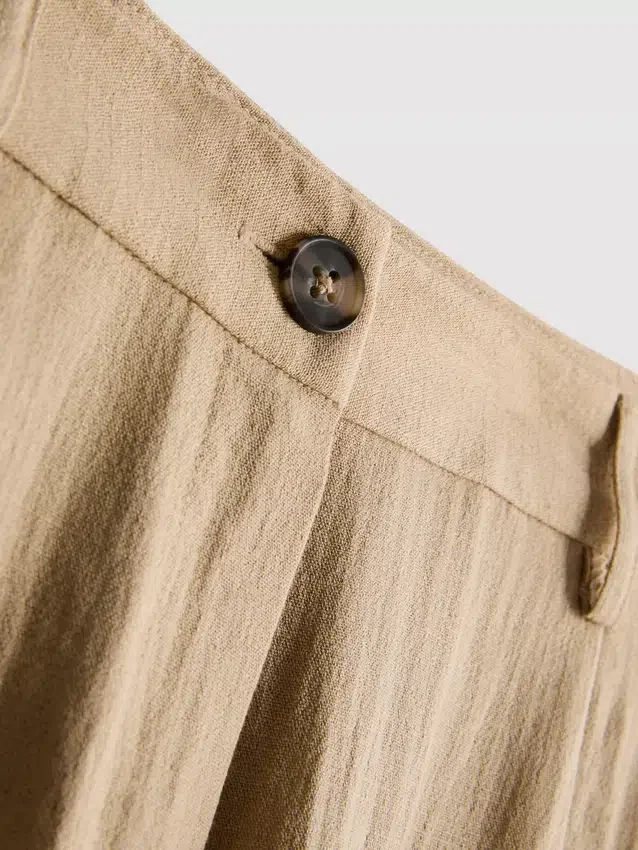 Pantalones holgados con textura y talle medio