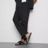Pantalones holgados de mezcla de lino de The Edit
