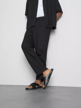 Pantalones holgados de mezcla de lino de The Edit