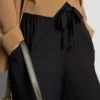 Pantalones palazzo con detalle de moño