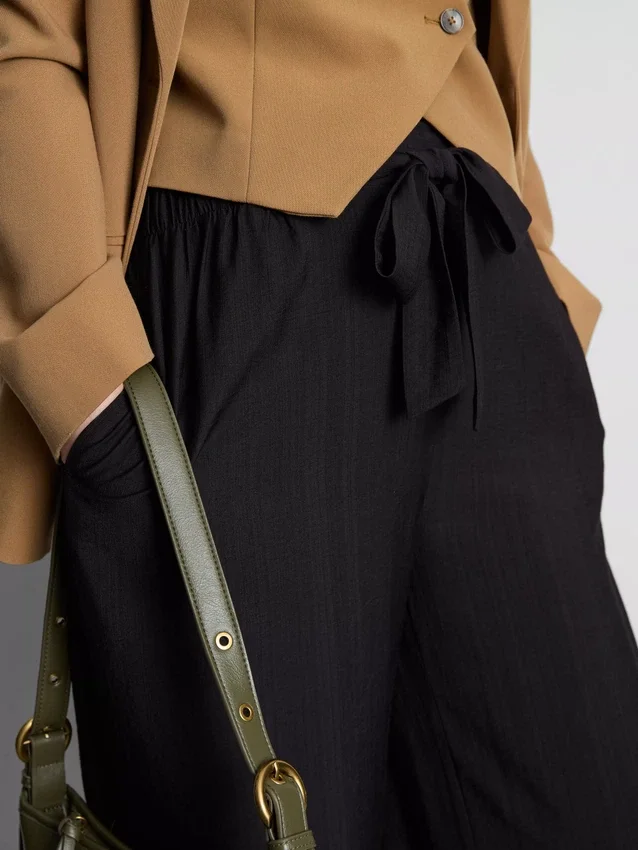 Pantalones palazzo con detalle de moño