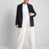 Pantalones utilitarios de corte acampanado con alto contenido de algodón