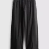 Pantalones utilitarios de pierna ancha con detalle de costura
