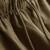 Pantalones utilitarios de pierna ancha con detalle de costura