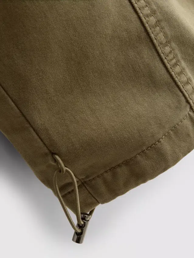 Pantalones utilitarios de pierna ancha con detalle de costura