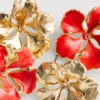 Paquete de 2 pares de aretes de botón con motivos florales