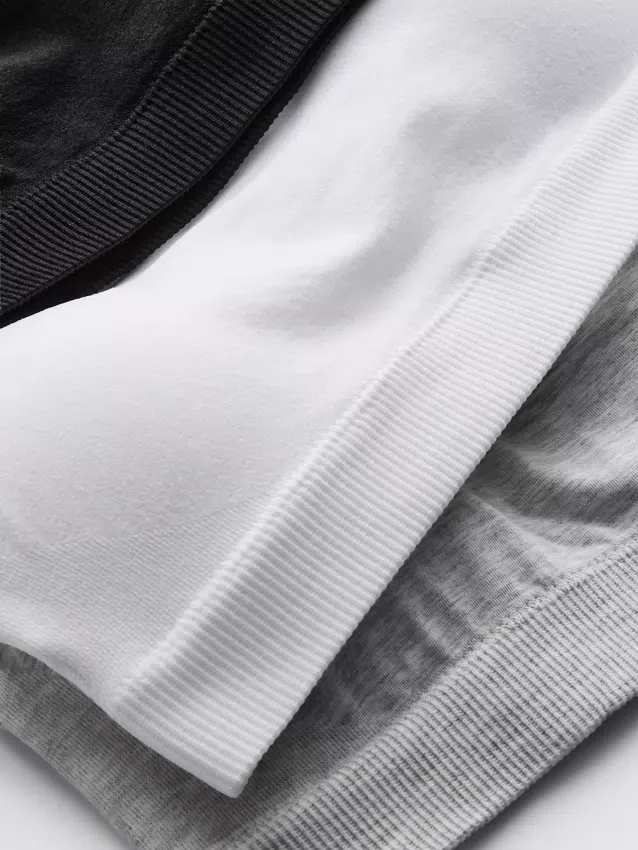 Paquete de 3 bralettes cortos sin aros