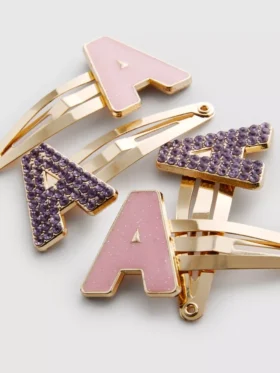 Paquete de 4 pinzas para el cabello con iniciales y broche a presión