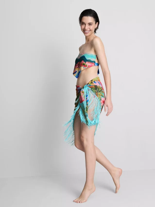 Pareo con flecos y estampado tropical