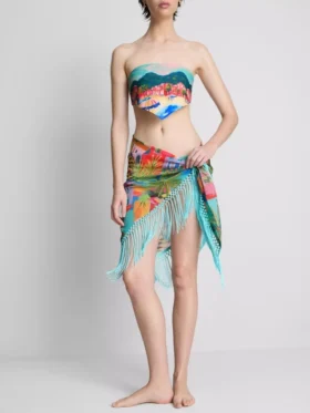 Pareo con flecos y estampado tropical