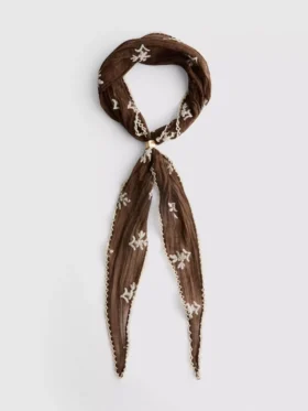 Pañuelo bordado de Paula Echevarría