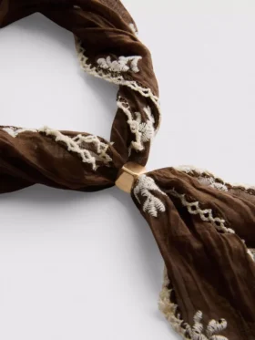 Pañuelo bordado de Paula Echevarría